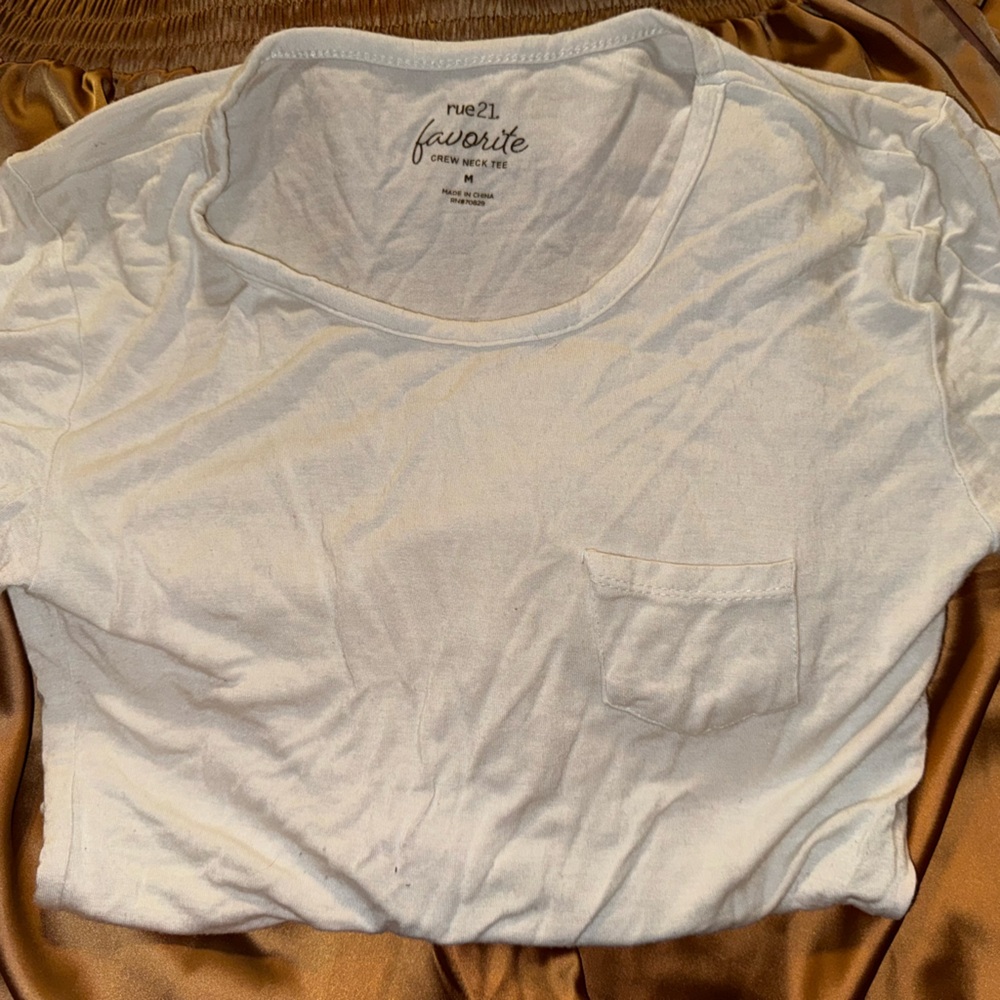 Rue 21 Scoop neck white short sleeve t-shirt with pocket